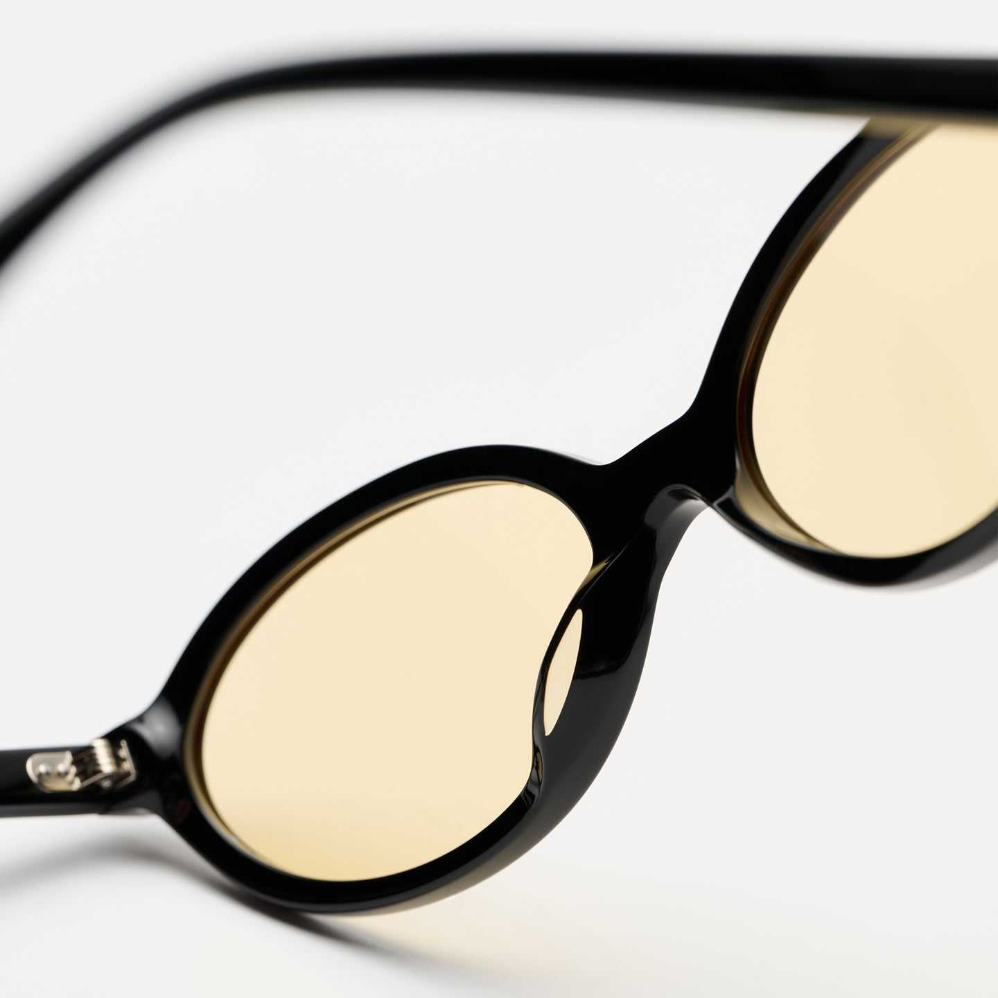 Pearl Black With Yellow Lens